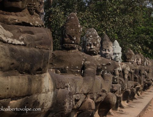 Gods and the snake – Angkor 2009
